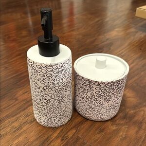 NWT - White and Purple Bath Set